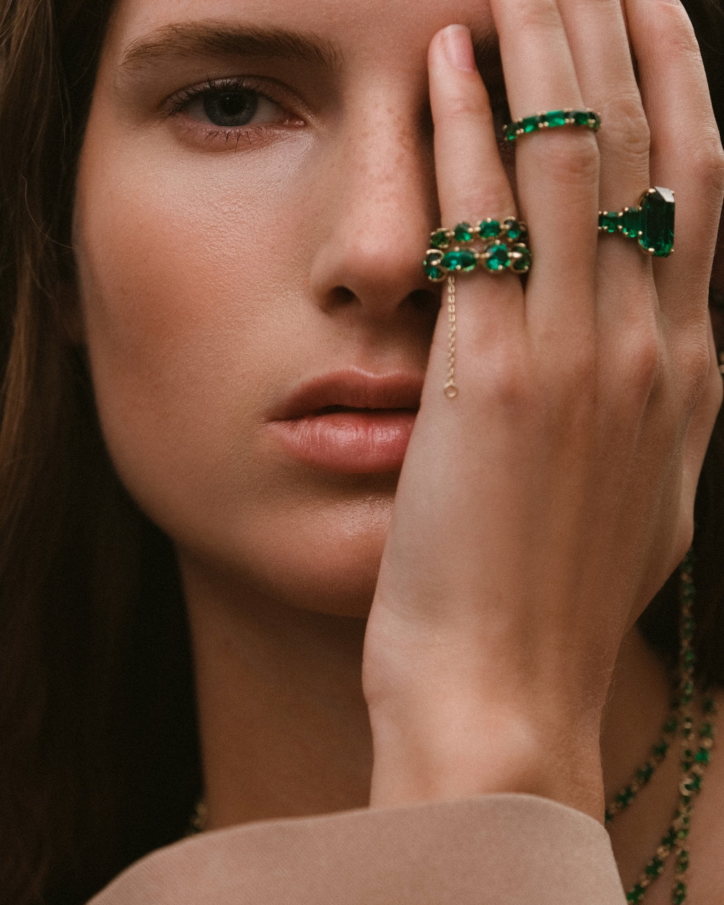 EL14 Cuff ring with emeralds