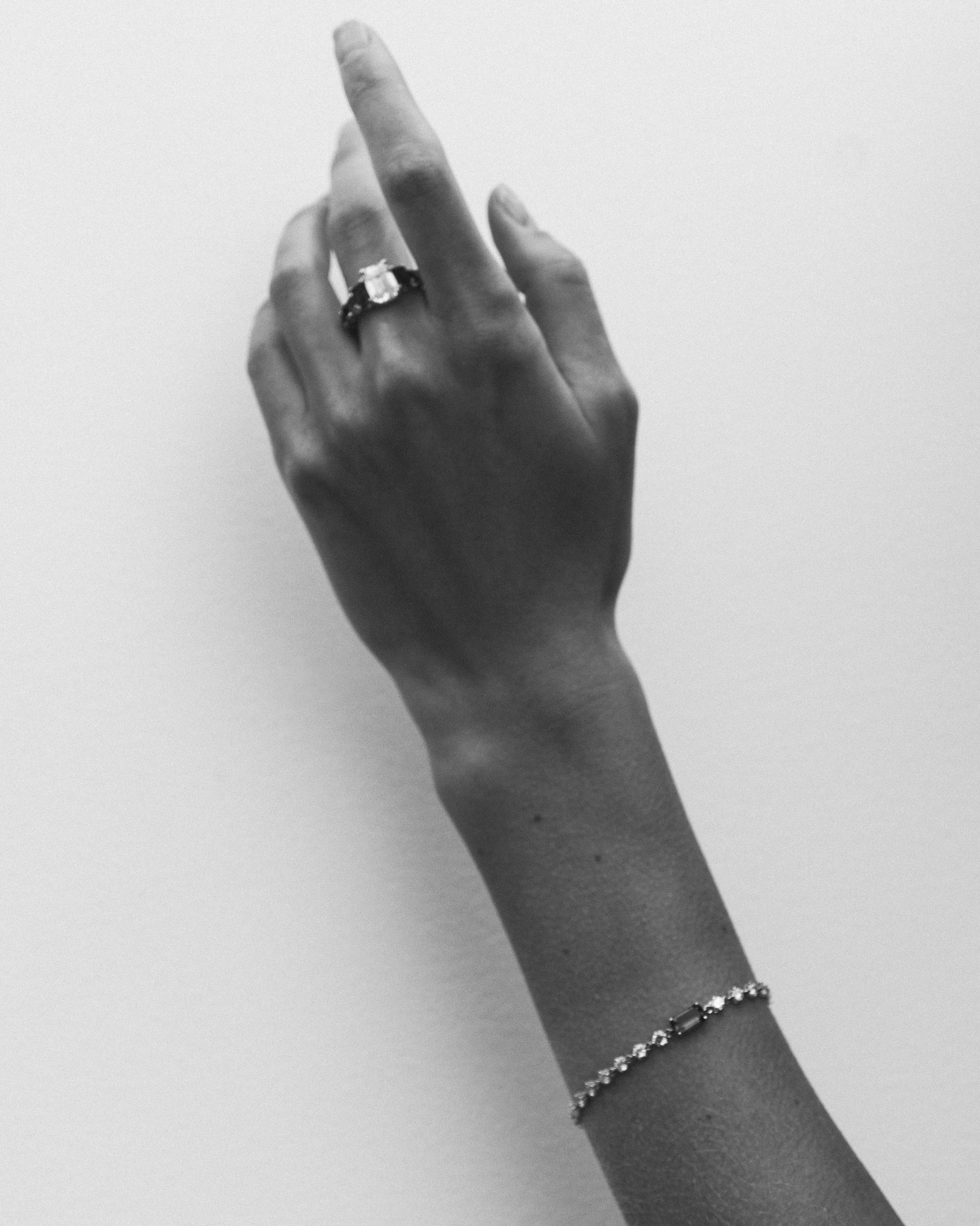EL23 Diamond and emerald bracelet