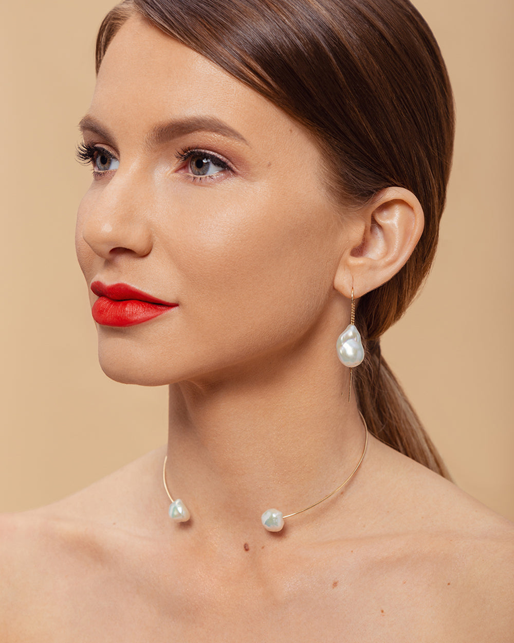 SM28 Earrings with baroque pearl on a chain