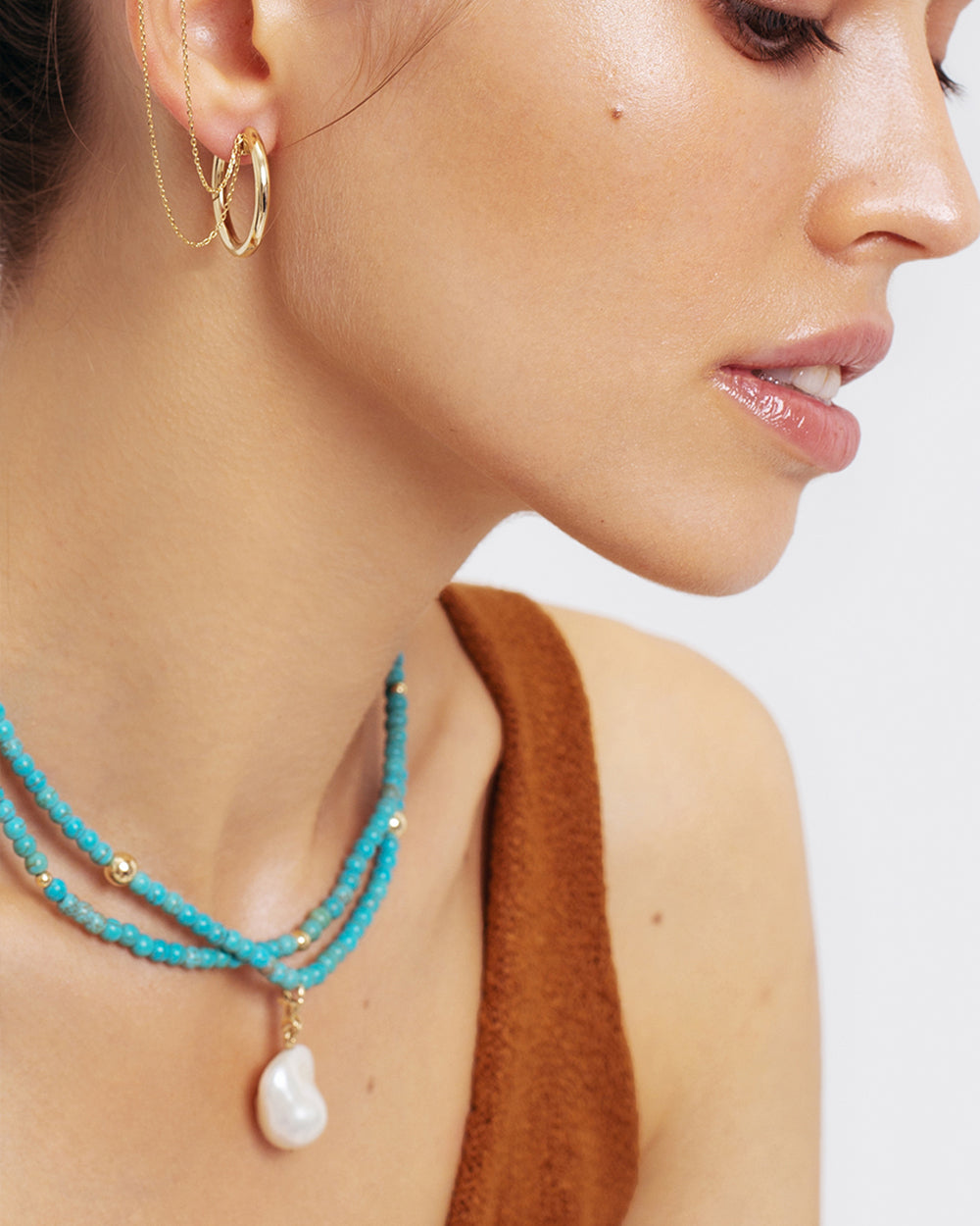 OC02 Turquoise necklace with five gold balls