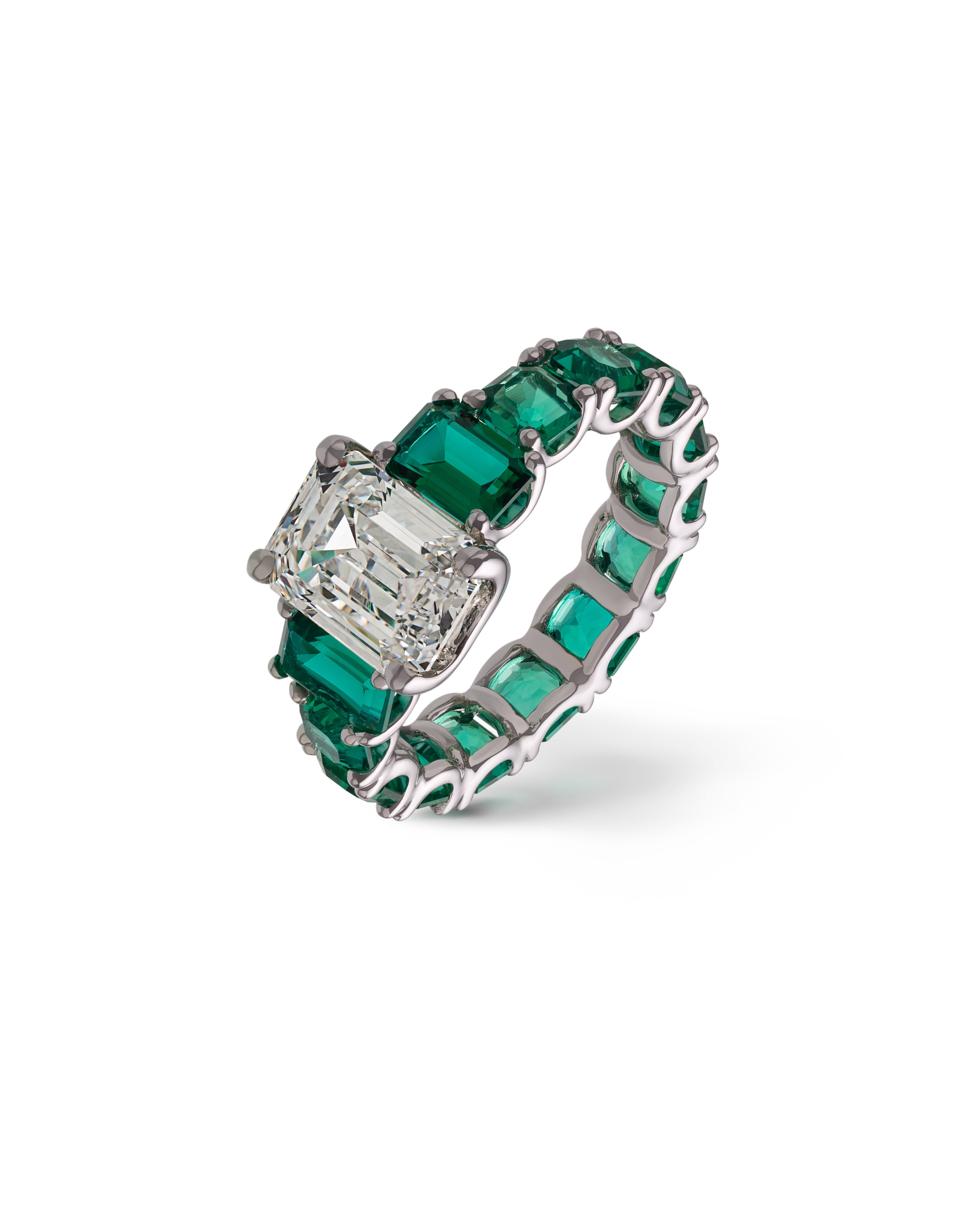 EL16 Ring with a diamond and emeralds