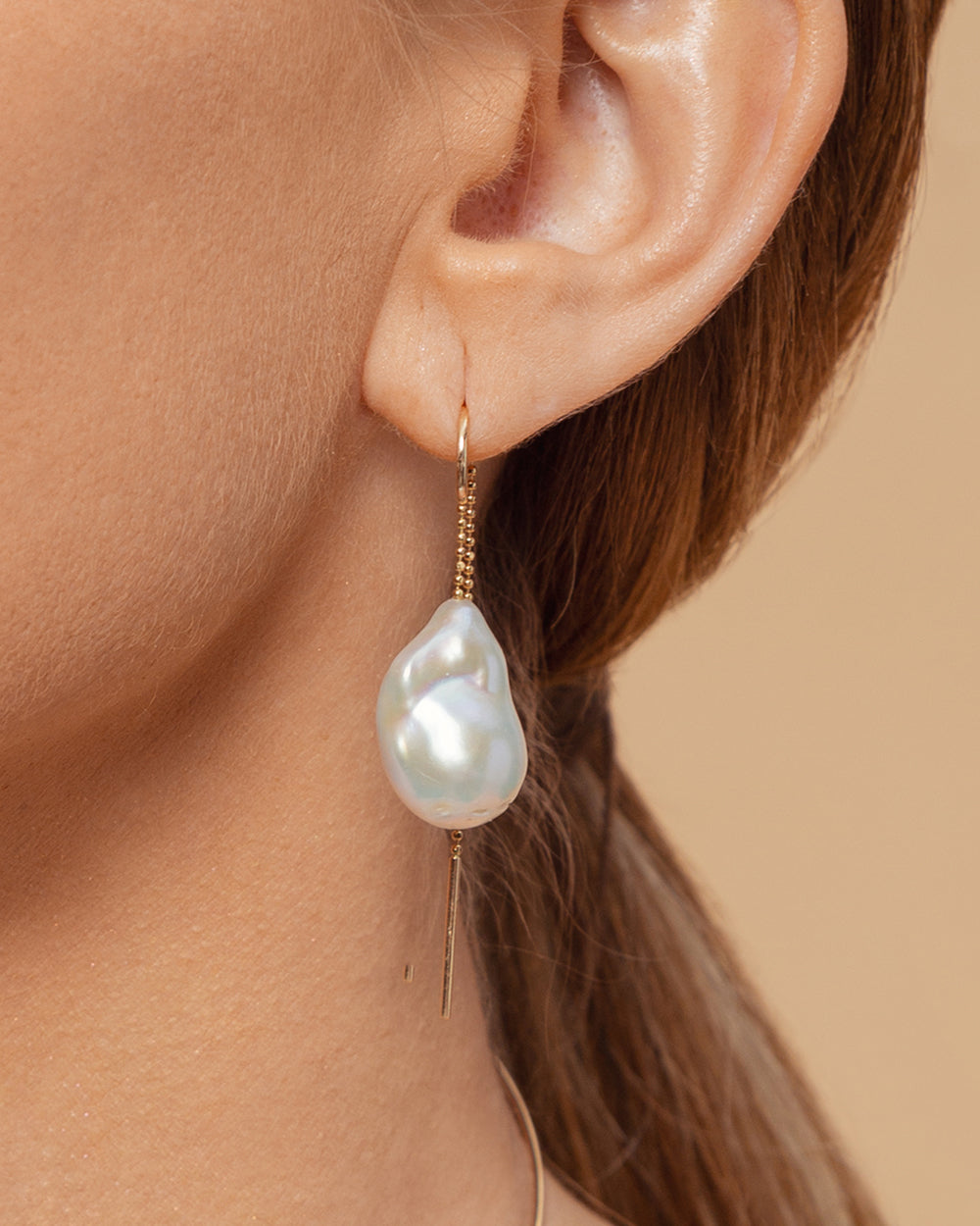 SM28 Earrings with baroque pearl on a chain
